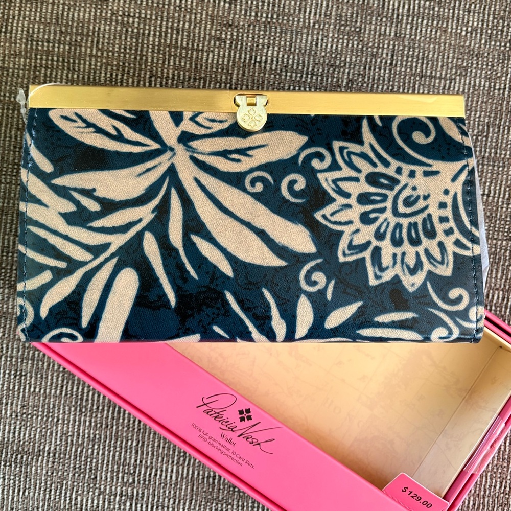 NWT Patricia Nash Cauchy Wallet